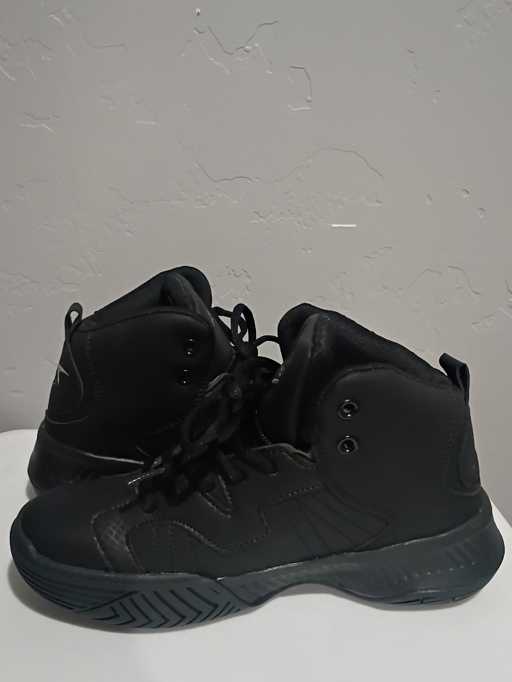 Kids Black High-Top Basketball Sneakers with '96' Graphic - Picture 4 of 8